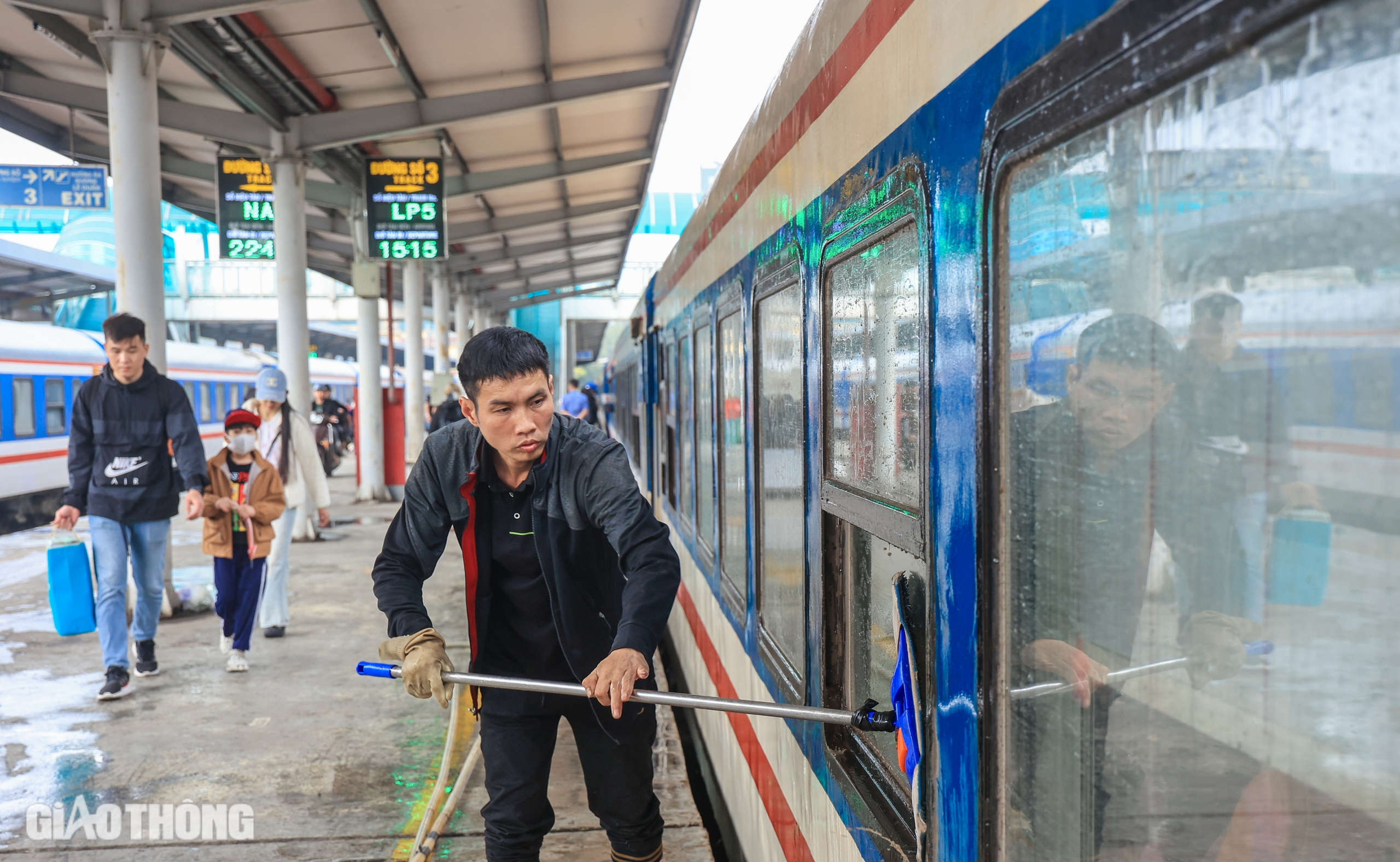 Ngày cuối trước kỳ nghỉ Tết, ga Hà Nội thông thoáng bất ngờ- Ảnh 16.