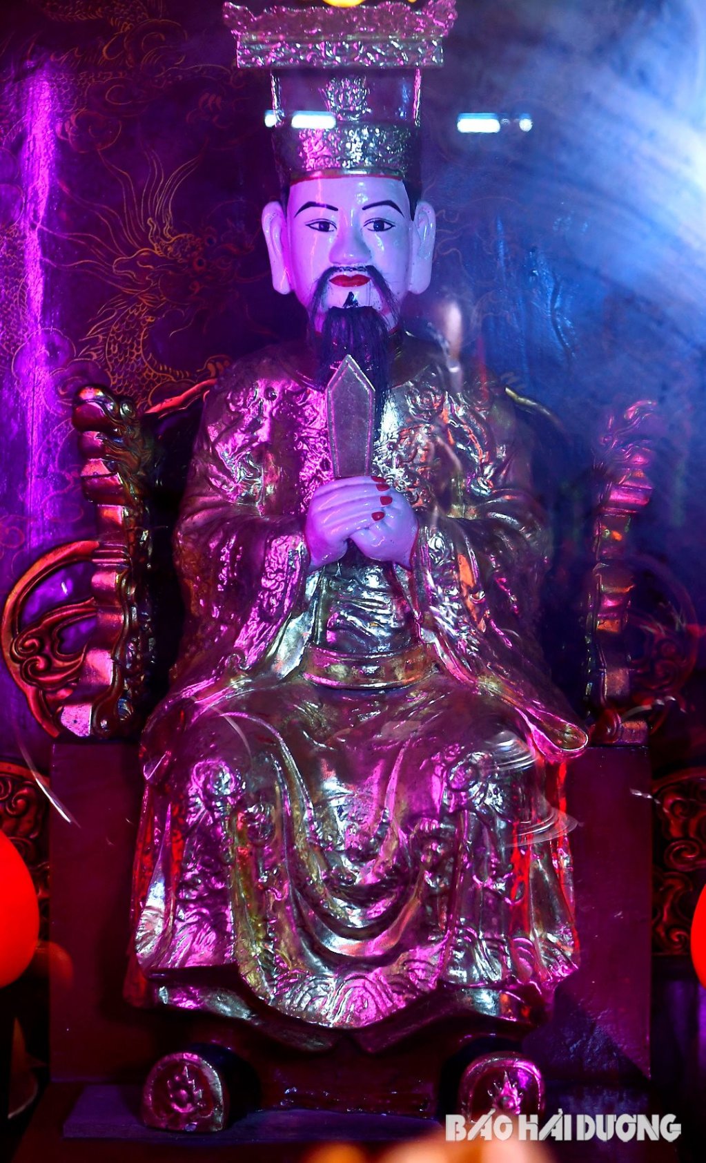 Estatua del gran médico Tue Tinh en el santuario del Templo de Bia. Foto: Mai Anh