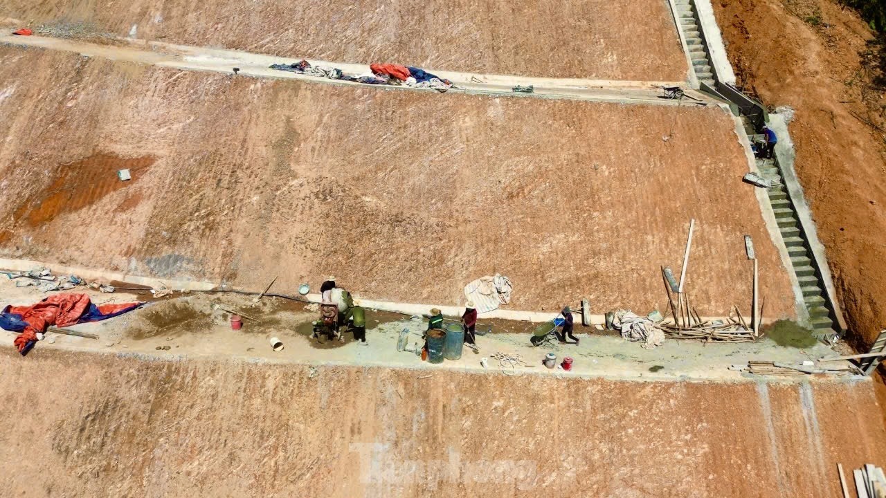 ภาพระยะใกล้ของพื้นที่ในจังหวัดกวางงายที่อำเภอได้ใช้งบประมาณ 17,000 ล้านบาทเพื่อป้องกันดินถล่ม... ภาพที่ 5 ครัวเรือนที่ 6