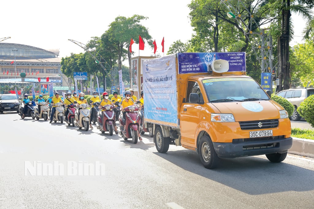 Tích cực vận động người dân tham gia BHYT tiến tới lộ trình BHYT toàn dân