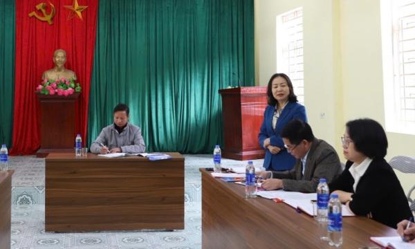 รองประธานสภาประชาชนจังหวัดเข้าร่วมประชุมคณะทำงานพรรค บ้านเคเตียน ตำบลด่งวัน อำเภอบิ่ญเลียว