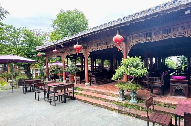 Viewing a multi-million dollar coffee shop in the center of Quang Ngai province - Photo 4.