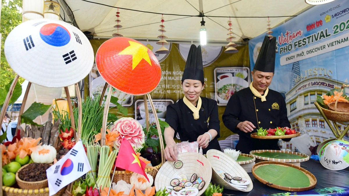 វៀតណាម Pho, Banh Mi, និង Spring Rolls ដណ្តើមបានអ្នកហូបចុករាប់ពាន់នាក់នៅកូរ៉េ