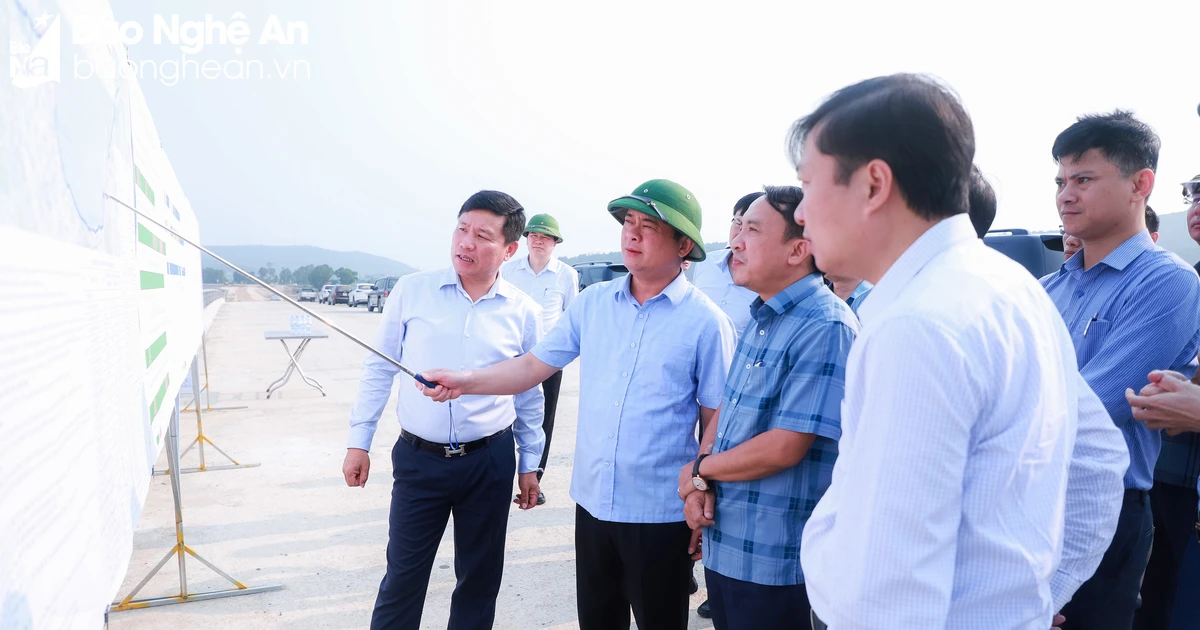 Le secrétaire du Parti provincial de Nghe An, Thai Thanh Quy, inspecte l'avancement d'une série de projets clés sur les transports et les soins de santé.