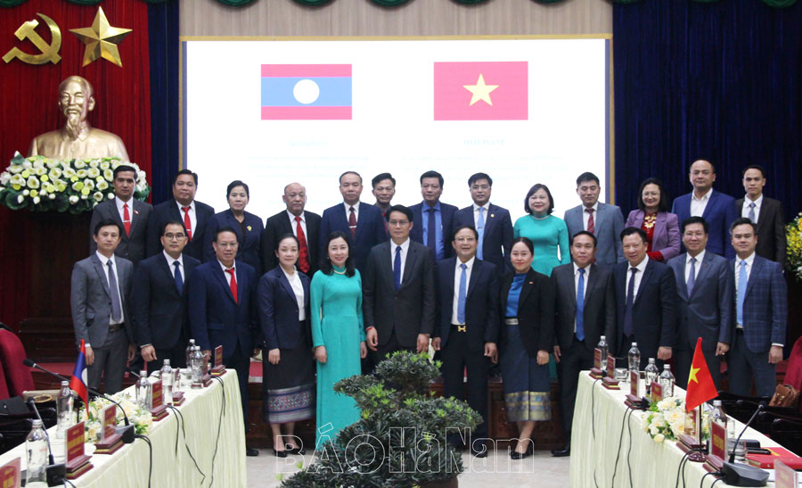 คณะผู้แทนระดับสูงจากแขวงอุดมไซ สปป.ลาว เยี่ยมชมและทำงานที่ฮานาม