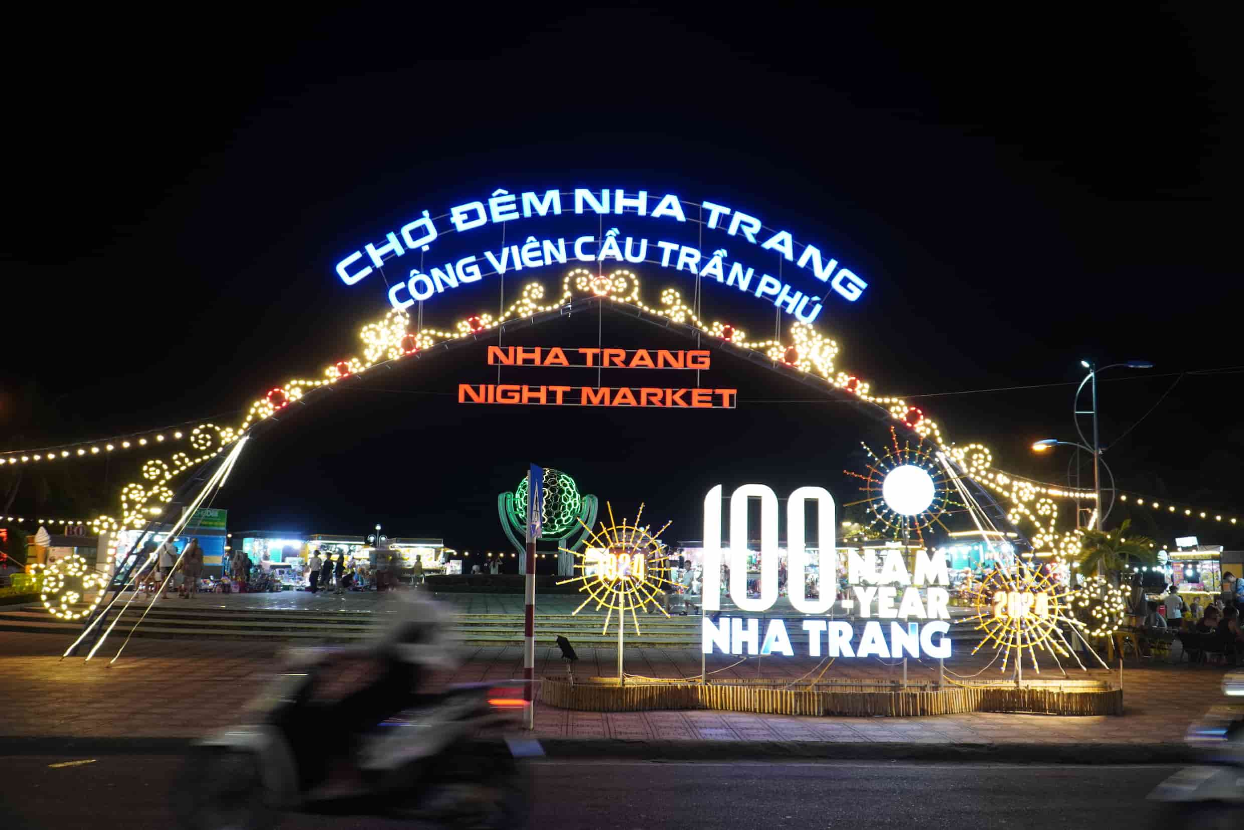 Nha Trang nhộn nhịp khách khi chợ đêm mở đến 0h