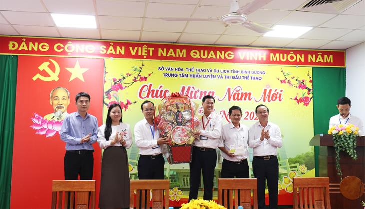 Tin tức sự kiện - Phó Chủ tịch UBND tỉnh thăm, chúc Tết các...