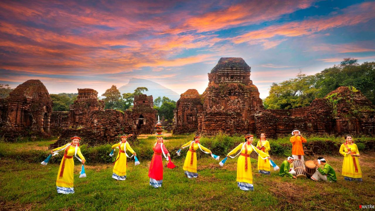 Danza de abanicos en la reliquia de My Son, foto de Mai Tam (1)