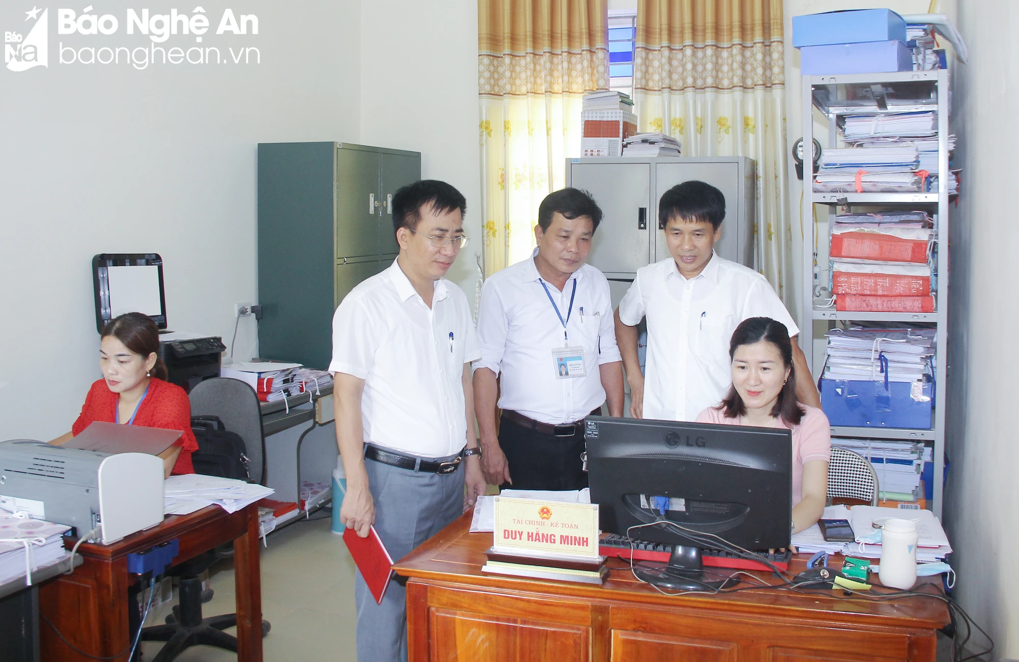 bna_Đoàn công tác huyện Thanh Chương giám sát việc thực hiện nhiệm vụ chuyên môn của công chức tại xã Thanh Phong.jpg