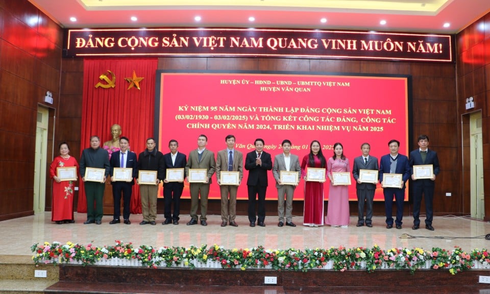 Văn Quan: Kỷ niệm 95 năm ngày thành lập Đảng Cộng sản Việt Nam và tổng kết công tác đảng, công tác chính quyền năm 2024 - Báo Lạng Sơn