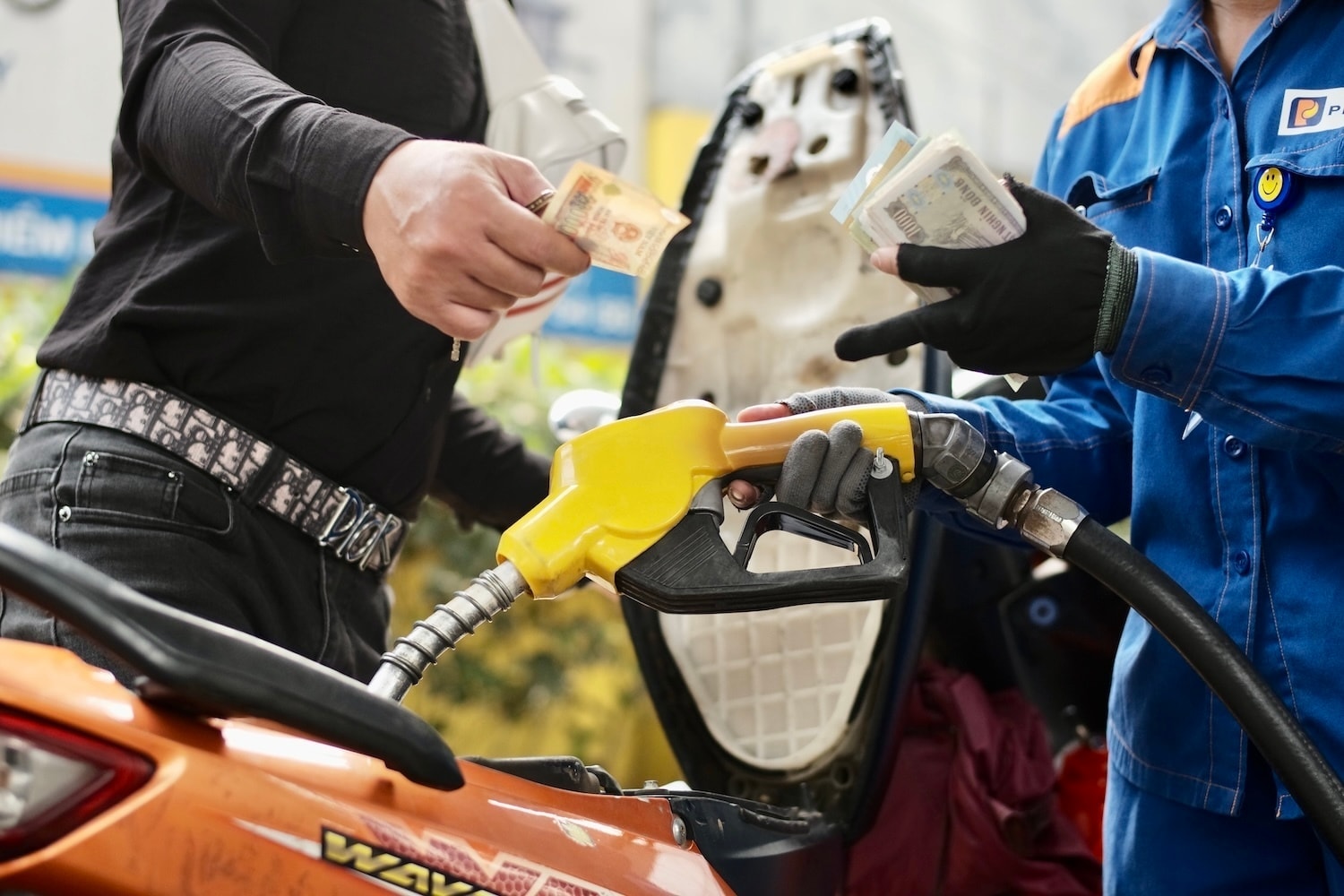 Wie werden die Benzinpreise während der Feiertage zum chinesischen Neujahrsfest 2025 gehandhabt?