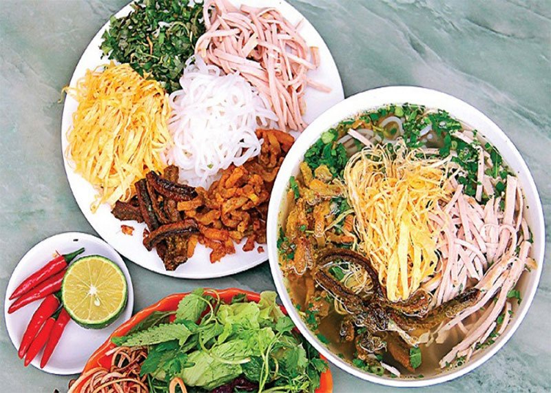 Bun thang - un plat apprécié par de nombreux convives lorsqu'ils viennent à Hung Yen