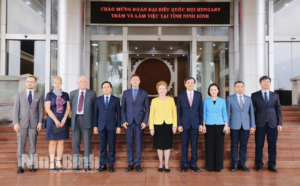 Le premier vice-président de l'Assemblée nationale hongroise visite la province de Ninh Binh pour une enquête