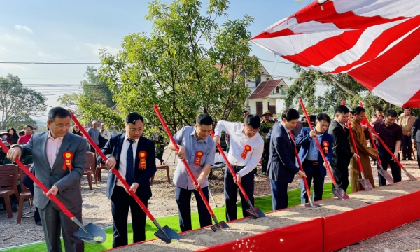 ចាប់ផ្តើមគម្រោងជួសជុល តុបតែង និងជួសជុលផ្ទះសហគមន៍ Lang Bang ដោយប្រើប្រាស់ថវិកាសង្គម 100%