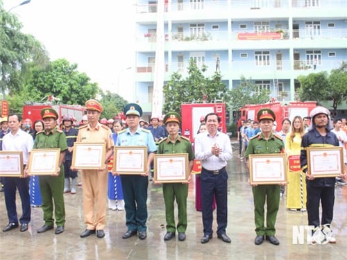 Firefighting and rescue drill at provincial level at CC1 apartment building