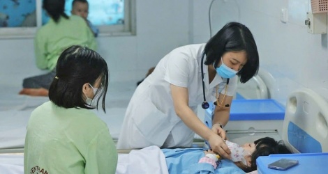 Hanoi records more than 100 measles cases, forecasts complicated developments during Tet