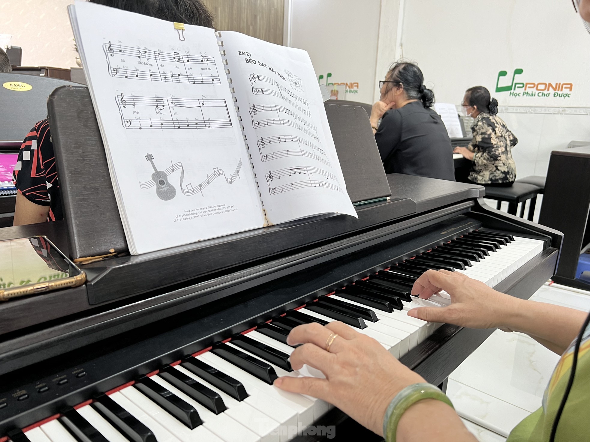 Lớp đàn piano miễn phí chỉ dành cho người cao tuổi ở TPHCM ảnh 4