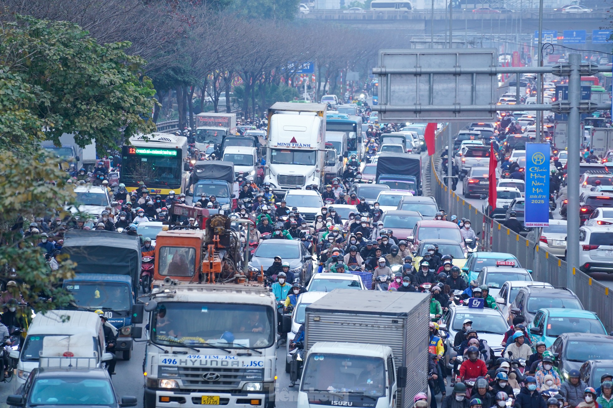 La circulation dans la capitale est « tendue comme un arc » lors du dernier jour ouvrable, photo 12