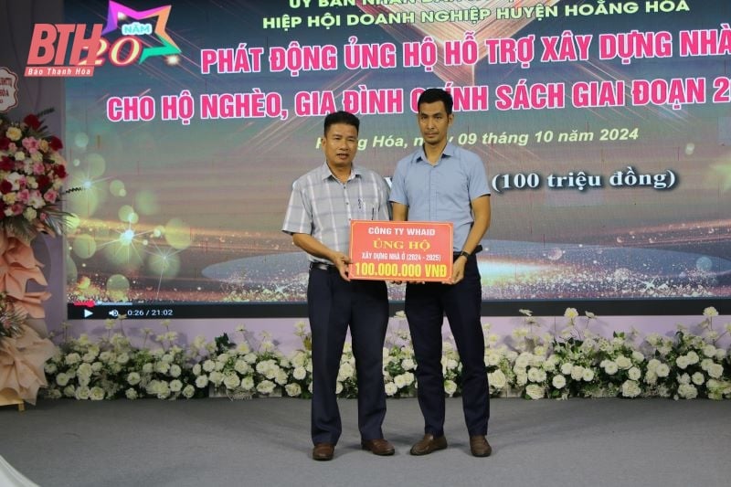 Hoang Hoa district meets and honors typical businesses and entrepreneurs in 2024