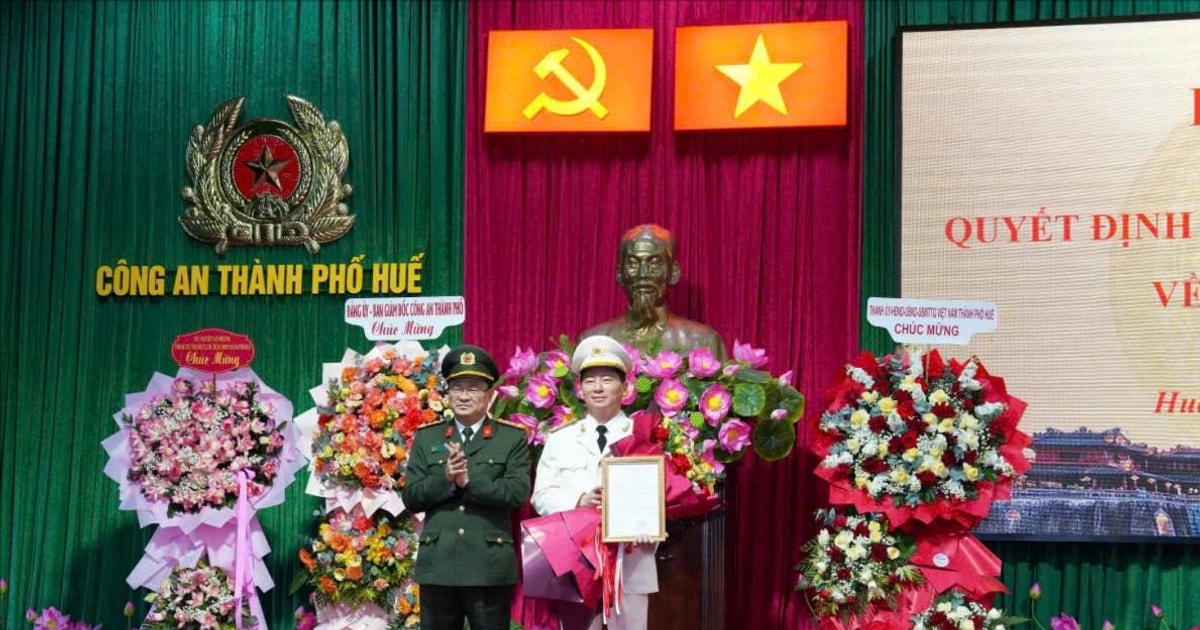 Le lieutenant-colonel Nguyen Viet Hoang occupe le poste de directeur adjoint de la police de la ville de Hué.