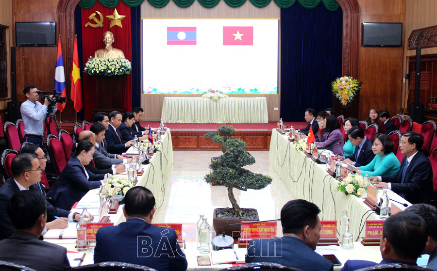 คณะผู้แทนระดับสูงจากแขวงอุดมไซ สปป.ลาว เยี่ยมชมและทำงานที่ฮานาม