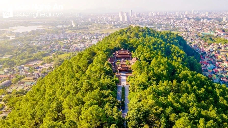 วันที่ 25 เมษายน จังหวัดเหงะอานมีอากาศร้อนจัด โดยมีพายุฝนฟ้าคะนองในตอนบ่ายและตอนกลางคืน