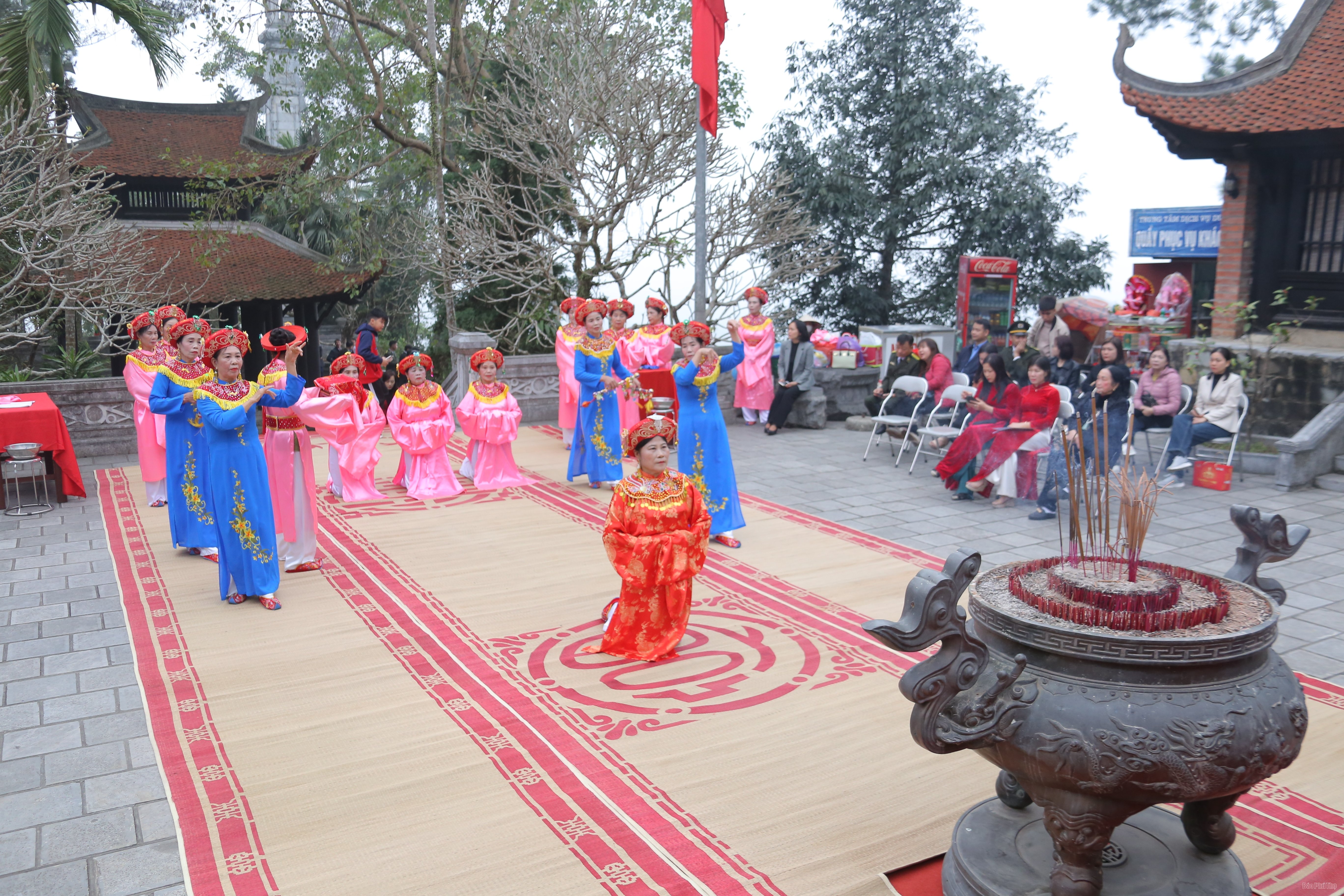 Dâng hương tưởng niệm Tổ Mẫu Âu Cơ ngày “Tiên Thăng”