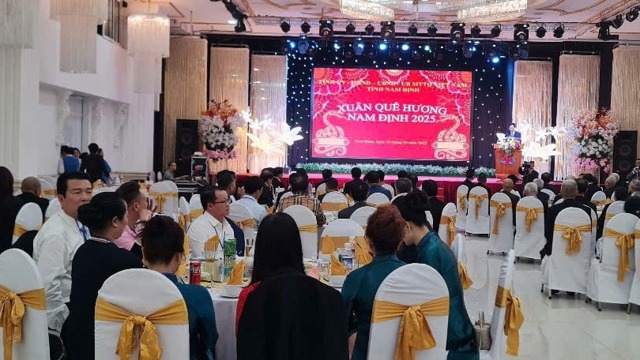 Nam Dinh meets overseas Vietnamese on Lunar New Year occasion