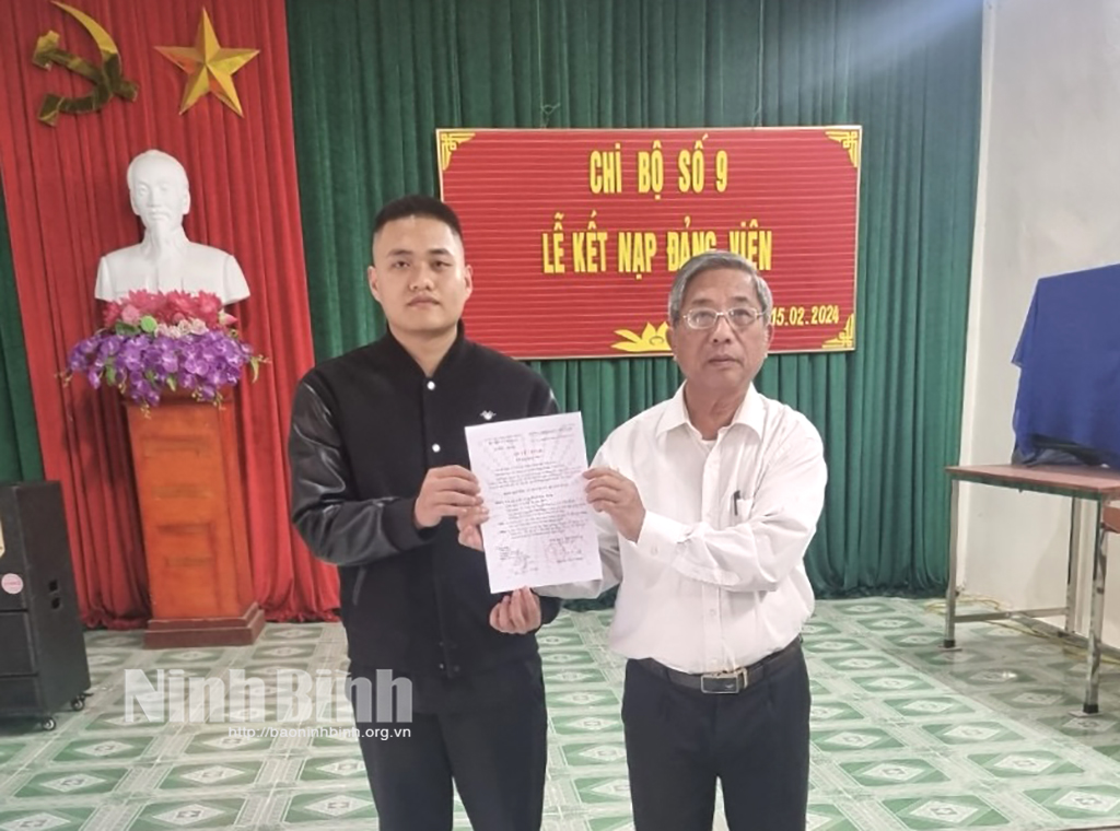 Hoa Lu Promotes Party Membership Admission Work Right From the Beginning of the Year