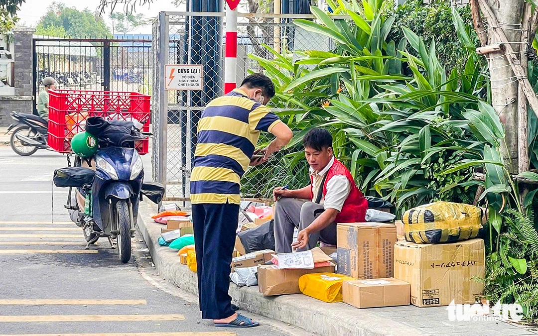 Nghề shipper, áp lực trên từng 'ngôi sao' - Ảnh 1.