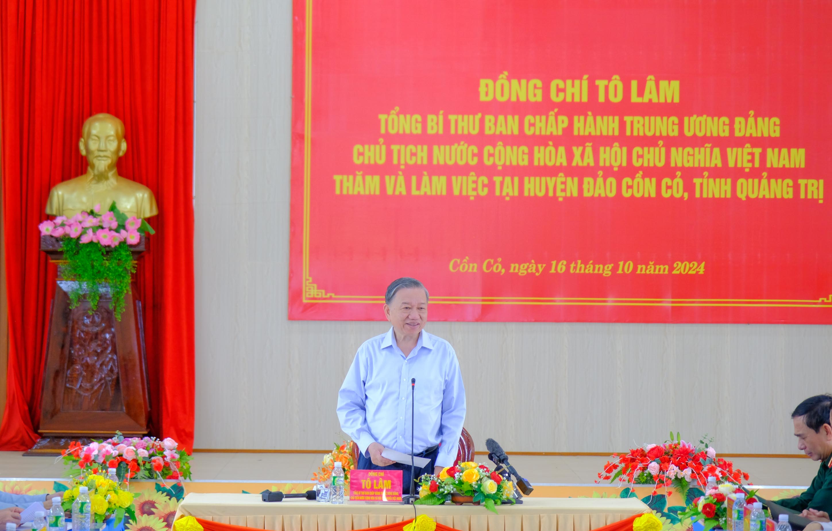 General Secretary and President To Lam visits and works at Con Co island district