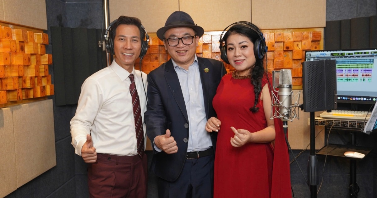 Anh Tho និង Le Anh Dung រំជួលចិត្តប្រជាជនជាមួយបទចម្រៀង "សមុទ្រនិងមេឃនៃមាតុភូមិ"