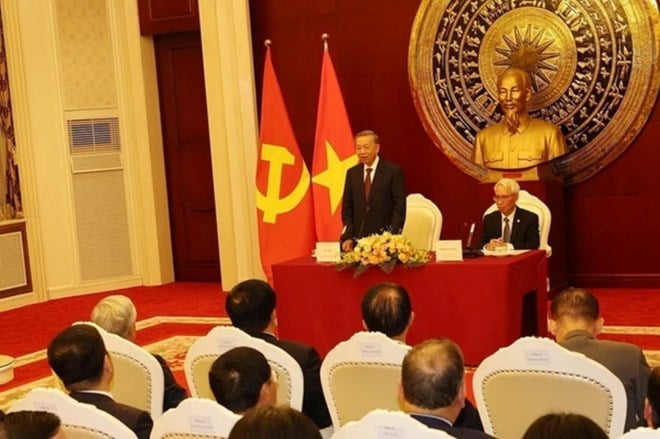 General Secretary and President To Lam meets Vietnamese people in China