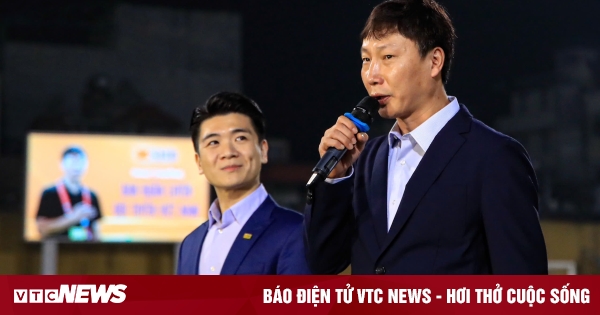 Trainer Kim Sang-sik besuchte das Spiel des Hanoi FC gegen HAGL und erhielt sofort eine halbe Milliarde Dong