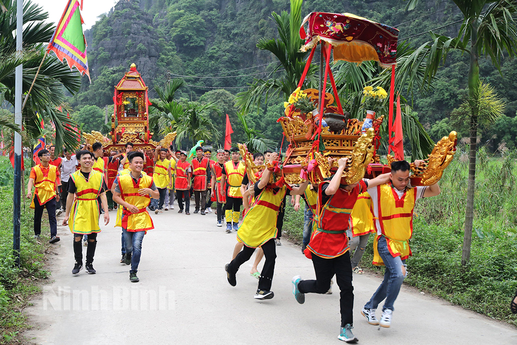 Organización del Festival Tradicional del Templo Thai Vi en 2024