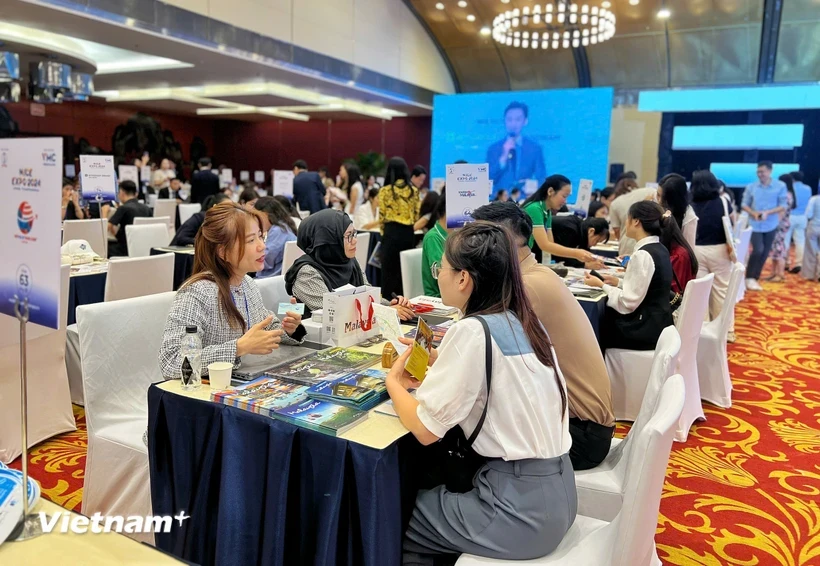 Tourismusunternehmen erhalten die Möglichkeit, sich über Markttrends und Produkte im MICE-Tourismus zu informieren und Kooperationsvereinbarungen zu unterzeichnen. (Foto: Mai Mai/Vietnam+)