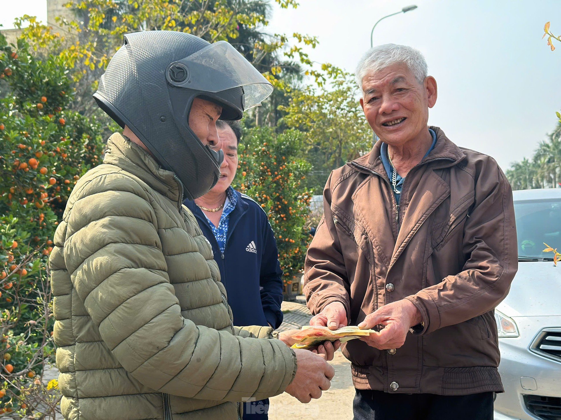 The profession of 'carrying Tet' to every home makes millions every day photo 11