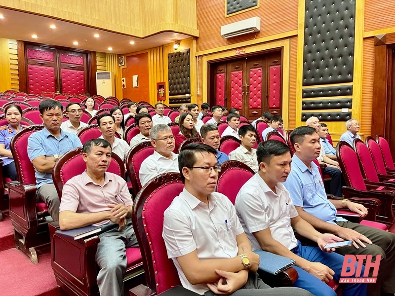 La delegación de la Asamblea Nacional de la provincia de Thanh Hoa se reunió con votantes de los distritos de Nhu Thanh y Trieu Son.