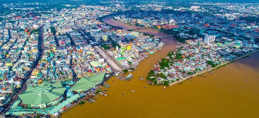 An Giang tập trung thực hiện các dự án kết cấu hạ tầng đồng bộ, hiện đại, tạo sức lan tỏa, thúc đẩy liên kết phát triển 3 vùng kinh tế - xã hội gắn với 3 hành lang kinh tế.