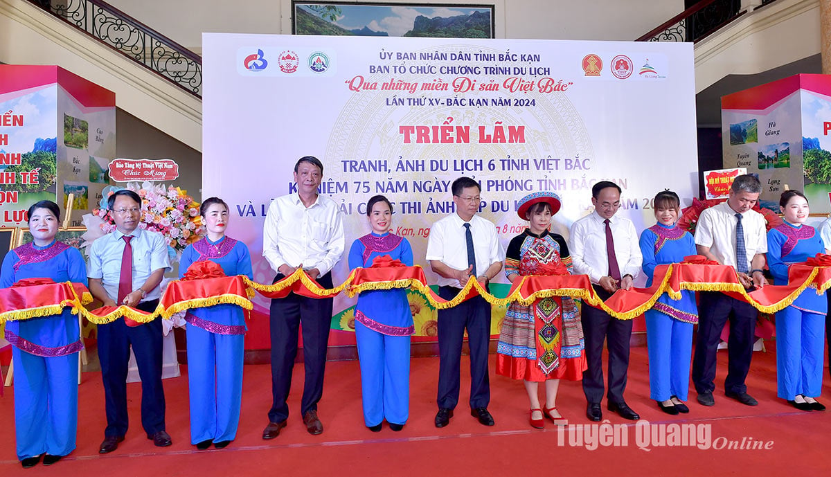 Tuyen Quang attends the Exhibition of paintings and tourism photos of 6 Viet Bac provinces