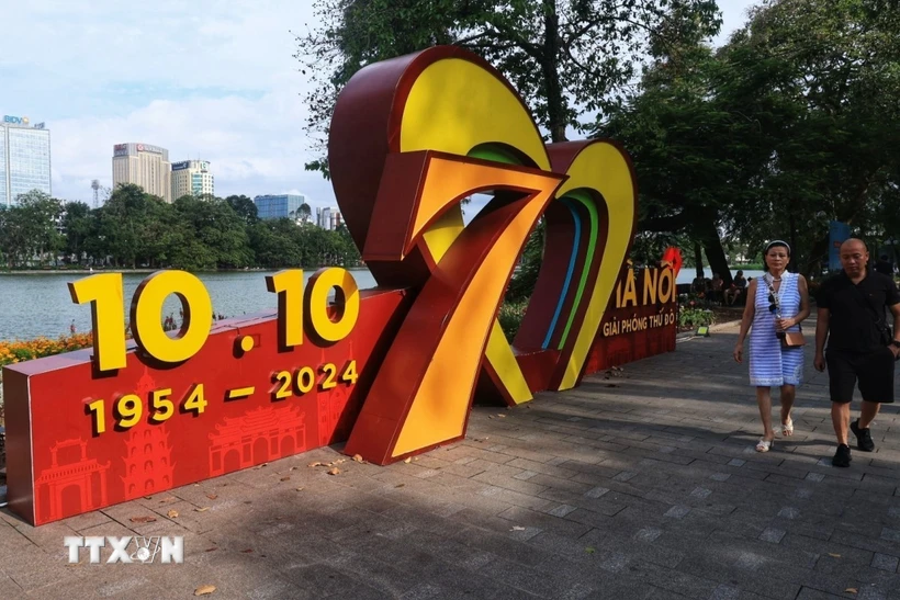 Hanoi capital is flooded with autumn sunshine on the 70th anniversary of liberation