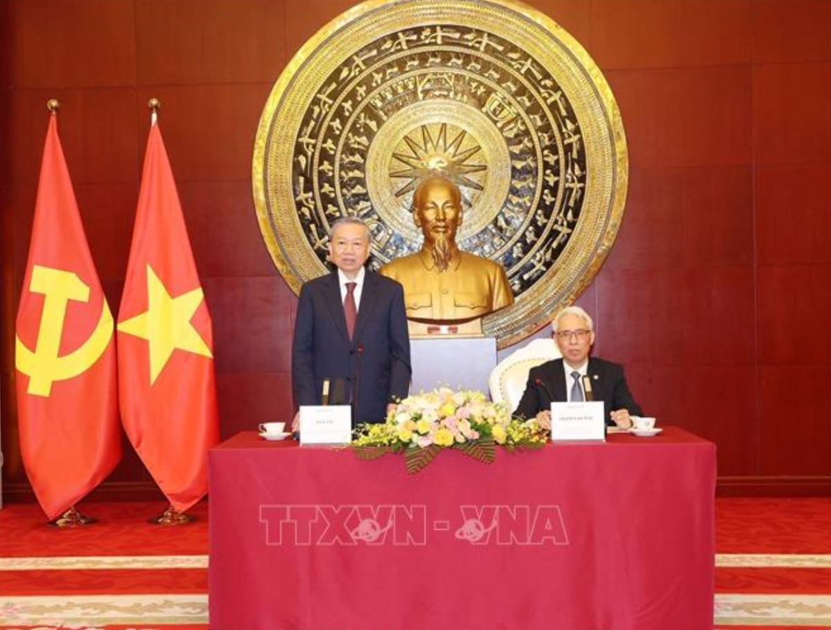 General Secretary and President To Lam and Vietnamese Ambassador to China Pham Sao Mai. Photo: VNA