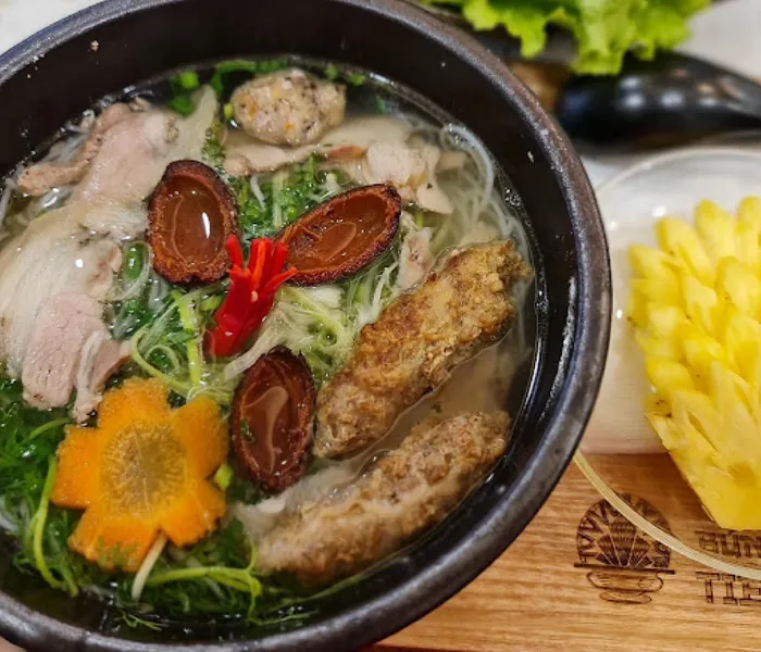 푸토에 오시면 꼭 당면을 곁들여 드세요.