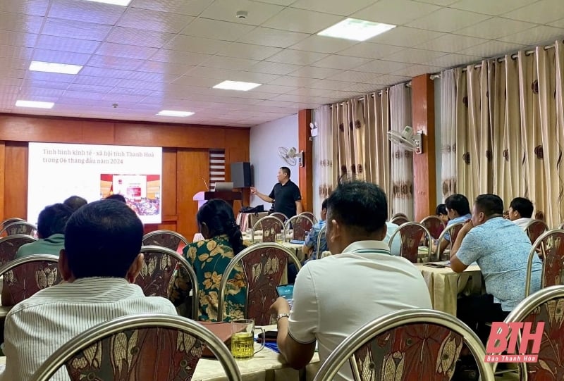 Training to improve e-commerce management and operation capacity for officers and members of cooperatives in ethnic minority and mountainous areas