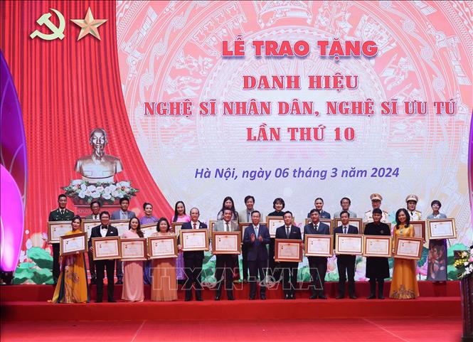 Chủ tịch nước Các Nghệ sỹ Nhân dân Nghệ sỹ Ưu tú thực sự là vốn quý của đất nước