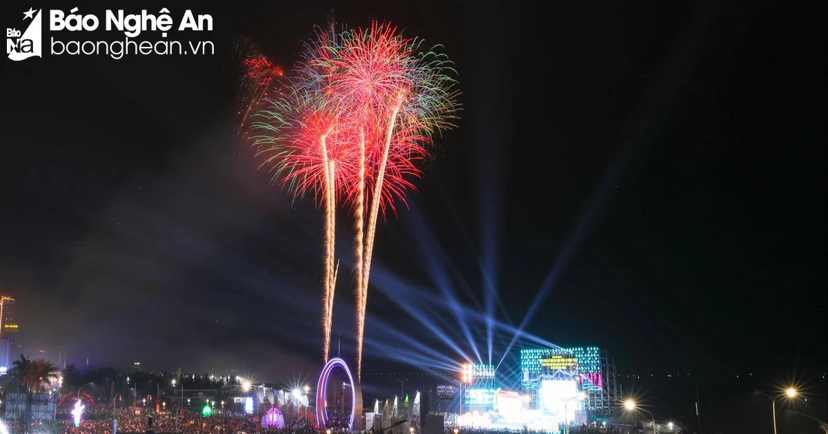 Spectacular fireworks display on the opening night of Cua Lo Tourism Festival 2024