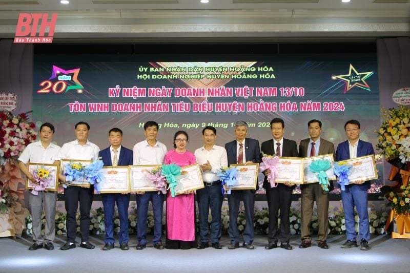 Hoang Hoa district meets and honors typical businesses and entrepreneurs in 2024