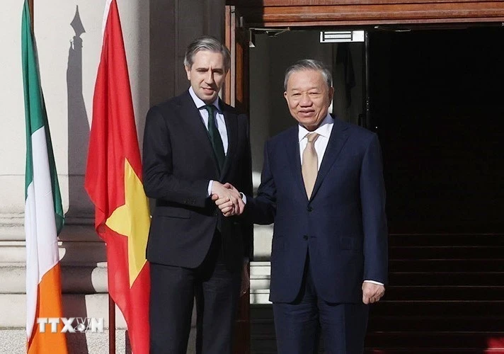 Generalsekretär und Präsident To Lam trifft sich am 3. Oktober 2024 in Dublin mit dem irischen Premierminister Simon Harris. (Foto: Tri Dung/VNA)