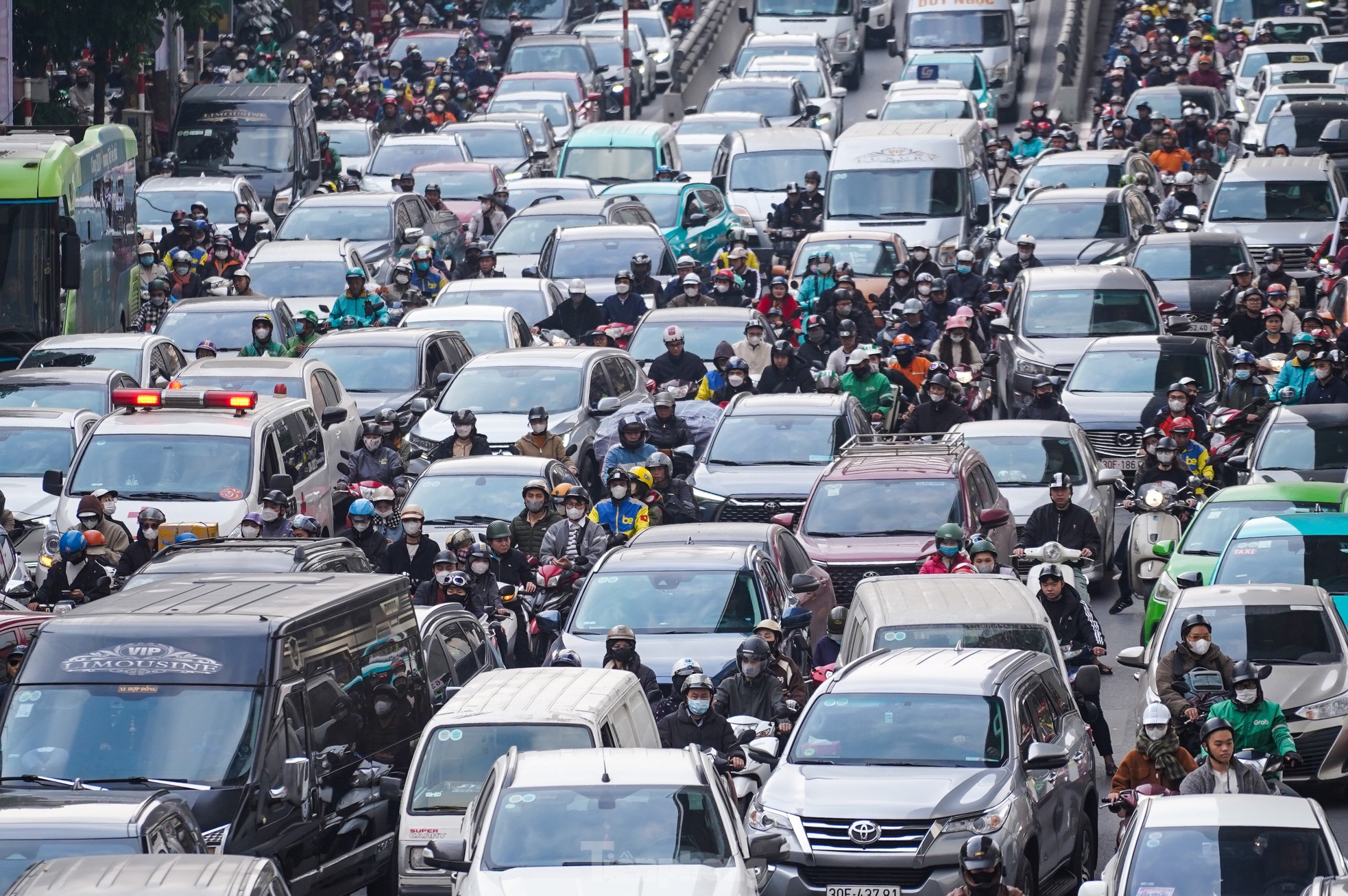 La circulation dans la capitale est « tendue comme un arc » lors du dernier jour ouvrable, photo 3