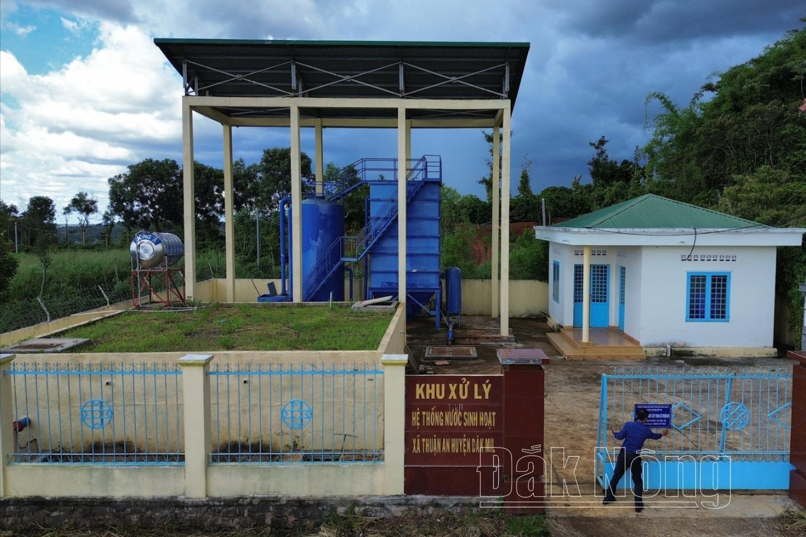 The centralized clean water supply project in Thuan An commune, Dak Mil district is operating effectively.